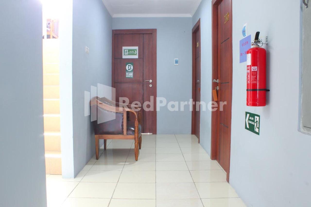 Brahma Hotel Mitra Reddoorz Jakarta Kültér fotó
