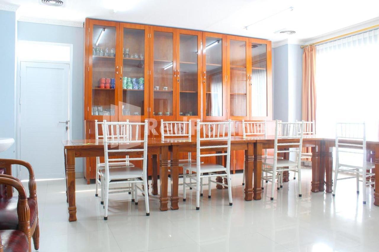 Brahma Hotel Mitra Reddoorz Jakarta Kültér fotó