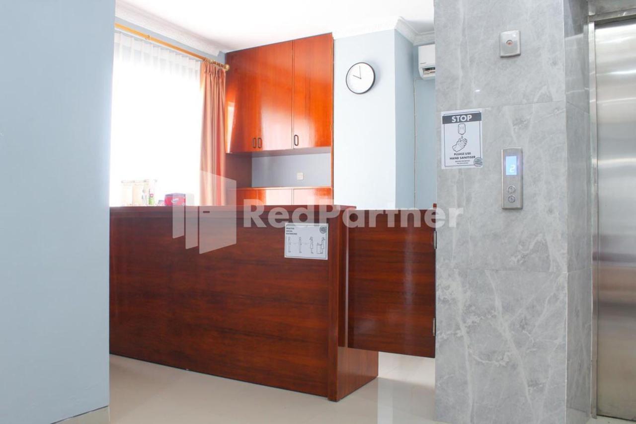 Brahma Hotel Mitra Reddoorz Jakarta Kültér fotó