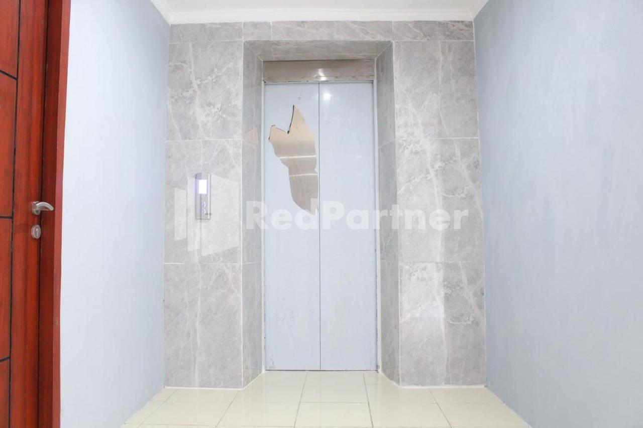 Brahma Hotel Mitra Reddoorz Jakarta Kültér fotó