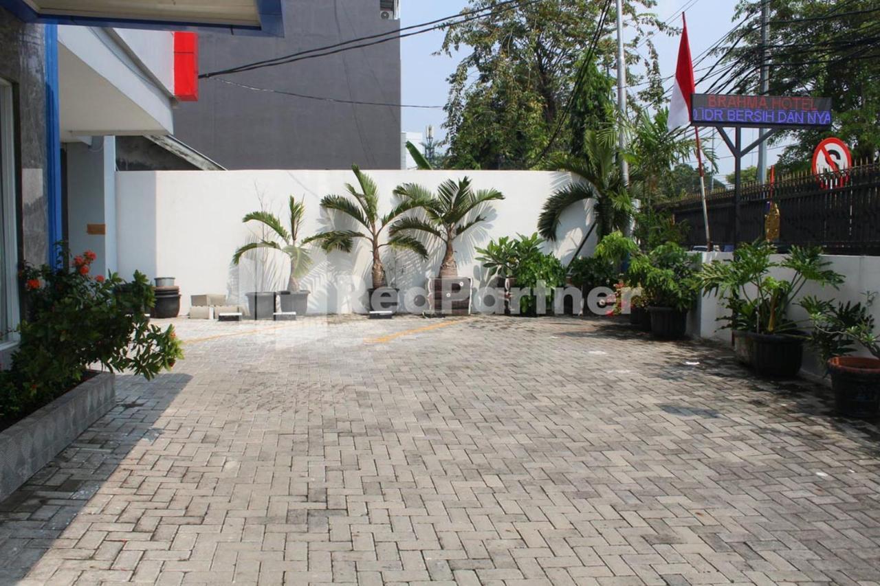 Brahma Hotel Mitra Reddoorz Jakarta Kültér fotó